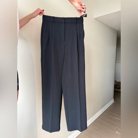 Aritzia Effortless Pants in Crepette Black Size 4 High Rise - Picture 6 of 15